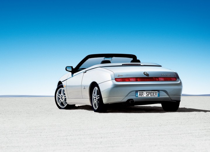 Especificaciones técnicas de Alfa Romeo Spider (916) - picture 1