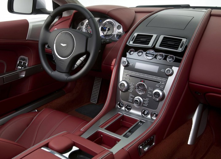 Caractéristiques techniques de Aston Martin DB9 Restyling II Cabriolet - picture 3
