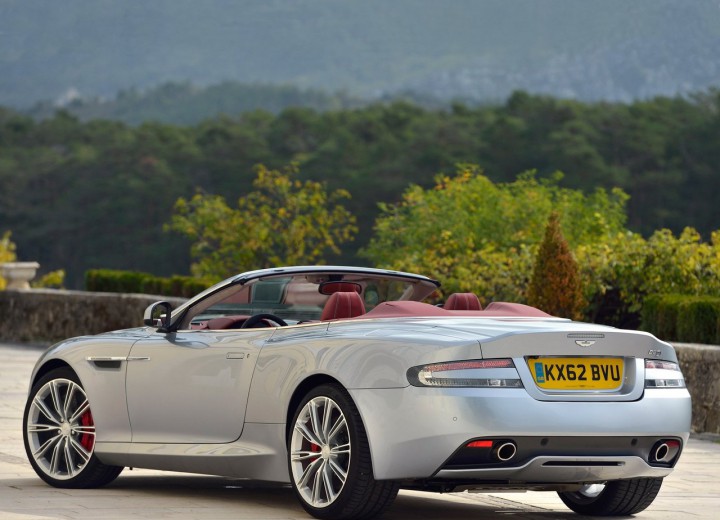 Caractéristiques techniques de Aston Martin DB9 Restyling II Cabriolet - picture 2