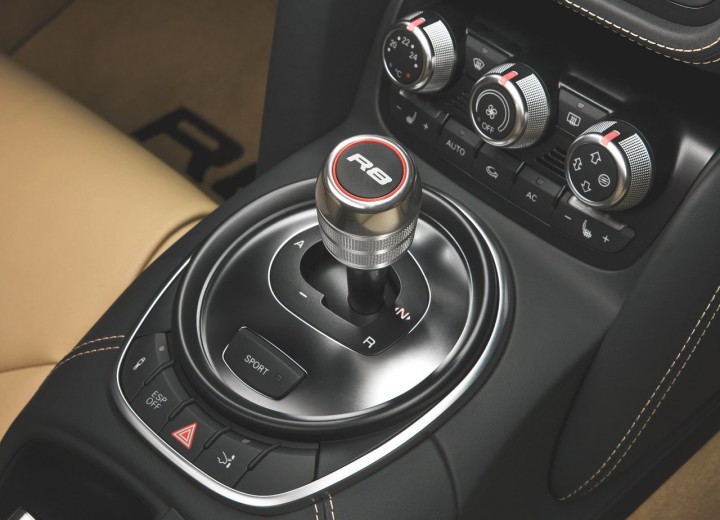 Technical specifications and characteristics for【Audi R8 Cabriolet】 - picture 9