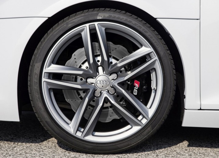 Technical specifications and characteristics for【Audi R8 Coupe Restyling】 - picture 14