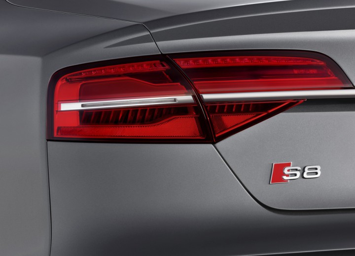 Caractéristiques techniques de Audi S8 III (D4) Resyling - picture 7