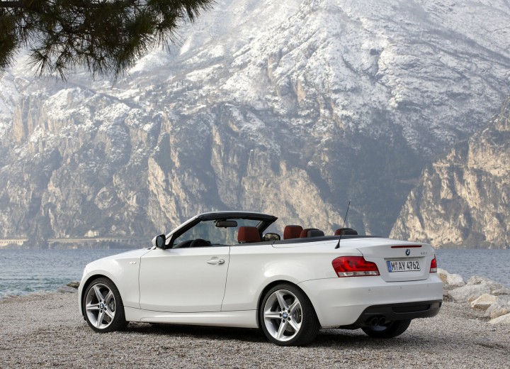 Technical specifications and characteristics for【BMW 1er Cabrio (E88)】 - picture 2