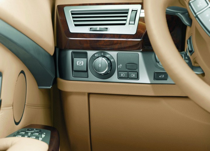 Технически характеристики за BMW 7er (E65/E66 L) - picture 12