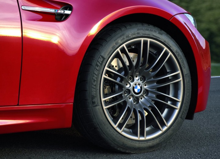 Caractéristiques techniques de BMW M3 Coupe (E92) - picture 7