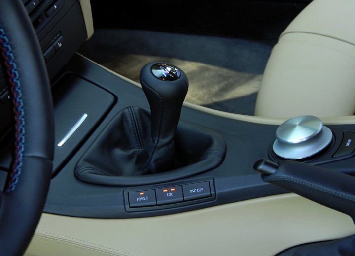 Caractéristiques techniques de BMW M3 Coupe (E92) - picture 12