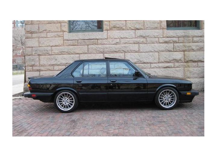 Technische Daten und Spezifikationen für BMW M5 (E28) - picture 3