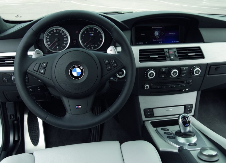 Technische Daten und Spezifikationen für BMW M5 (E60) - picture 11