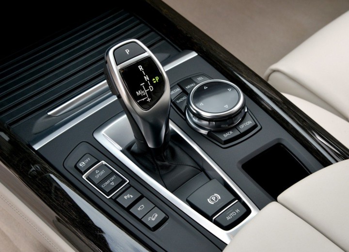 Technical specifications and characteristics for【BMW X5 III (F15)】 - picture 13