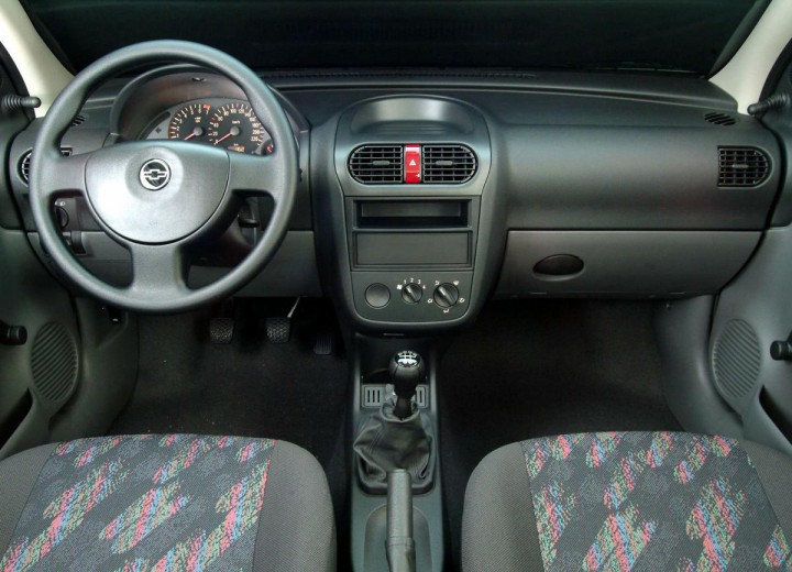 Technical specifications and characteristics for【Chevrolet Corsa Combi (GM 4200)】 - picture 3