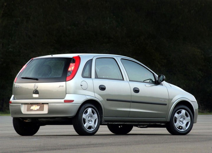Technical specifications and characteristics for【Chevrolet Corsa Combi (GM 4200)】 - picture 2