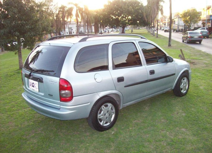 Technical specifications and characteristics for【Chevrolet Corsa Wagon (GM 4200)】 - picture 1