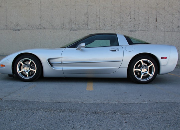 Technical specifications and characteristics for【Chevrolet Corvette Coupe (YY)】 - picture 1