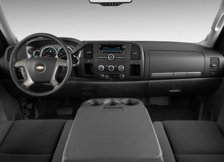 Technical specifications and characteristics for【Chevrolet Silverado III】 - picture 3