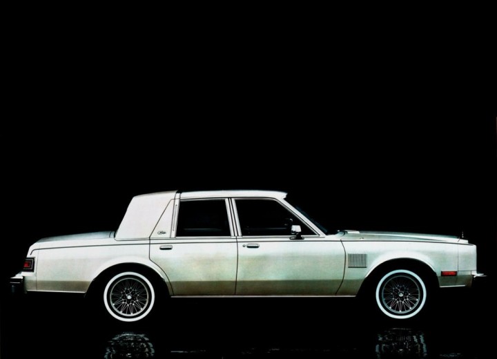 Especificaciones técnicas de Chrysler Fifth Avenue I - picture 1