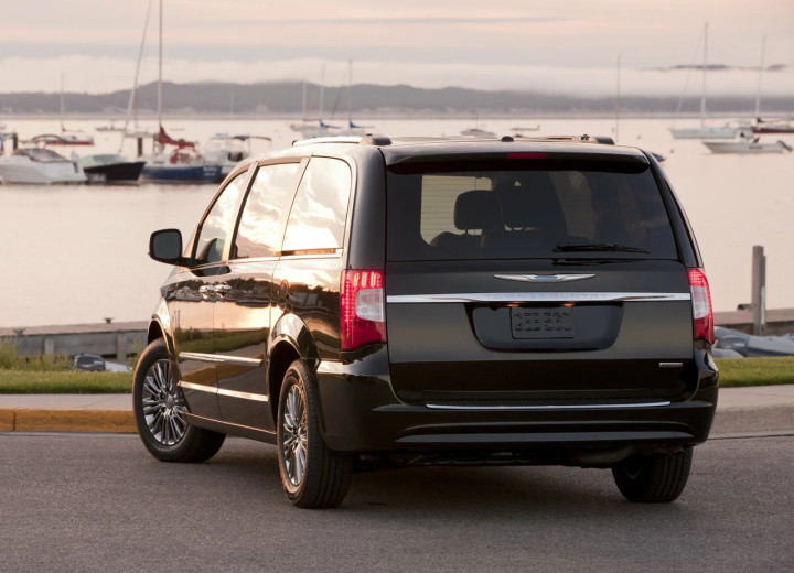 Technical specifications and characteristics for【Chrysler Grand Voyager V Restyling】 - picture 4