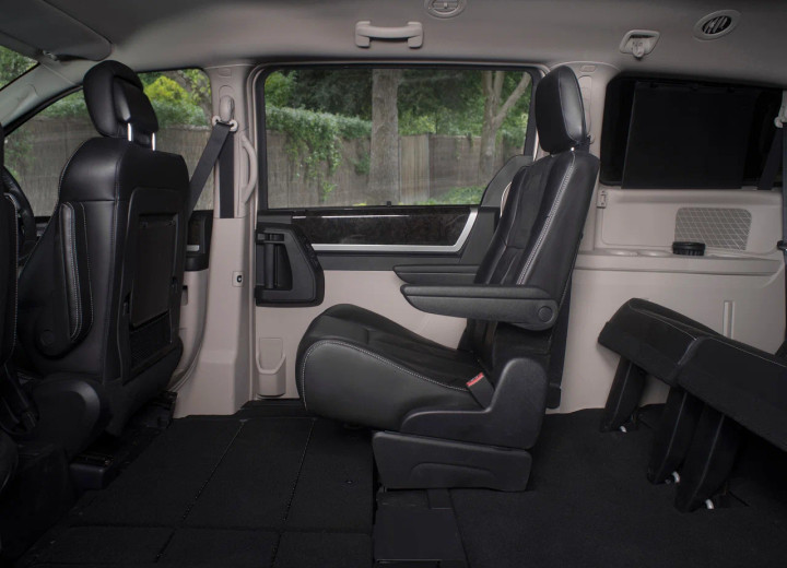 Technical specifications and characteristics for【Chrysler Grand Voyager V Restyling】 - picture 10