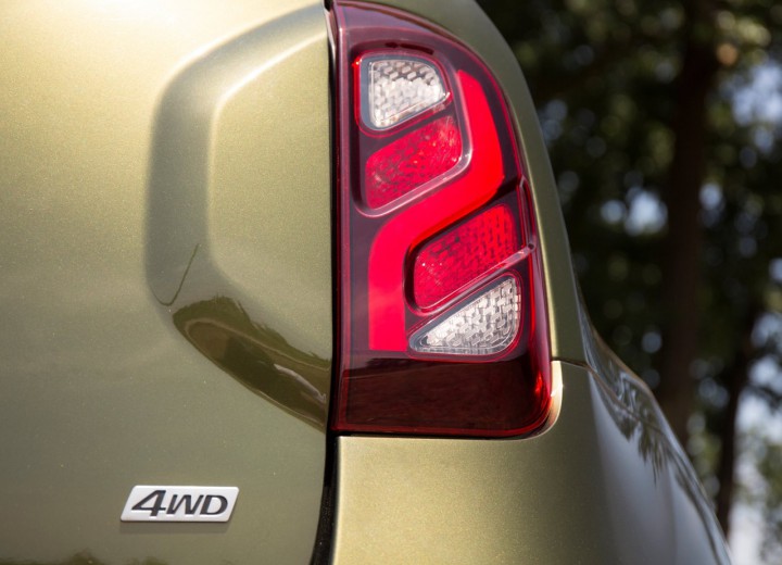 Technical specifications and characteristics for【Dacia Duster I Restyling】 - picture 17