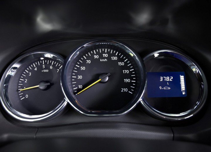 Technical specifications and characteristics for【Dacia Duster I Restyling】 - picture 10