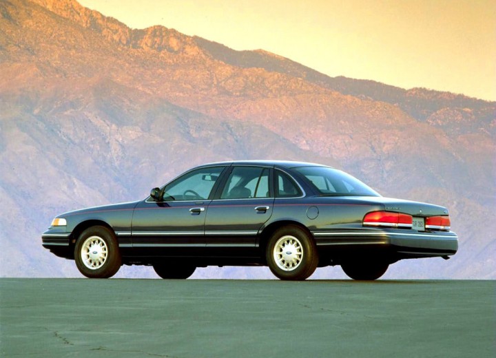 Technische Daten und Spezifikationen für Ford Crown Victoria II - picture 2