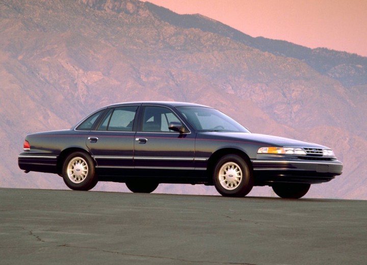 Technische Daten und Spezifikationen für Ford Crown Victoria II - picture 3