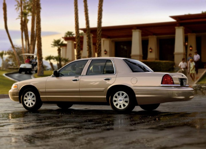 Technische Daten und Spezifikationen für Ford Crown Victoria (P7) - picture 3