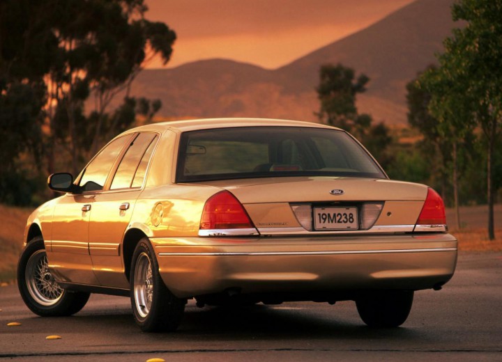 Technische Daten und Spezifikationen für Ford Crown Victoria (P7) - picture 4