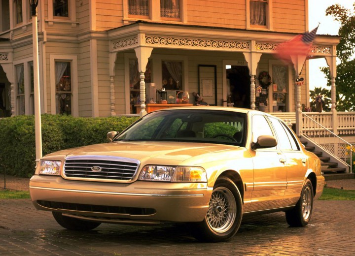 Technische Daten und Spezifikationen für Ford Crown Victoria (P7) - picture 2