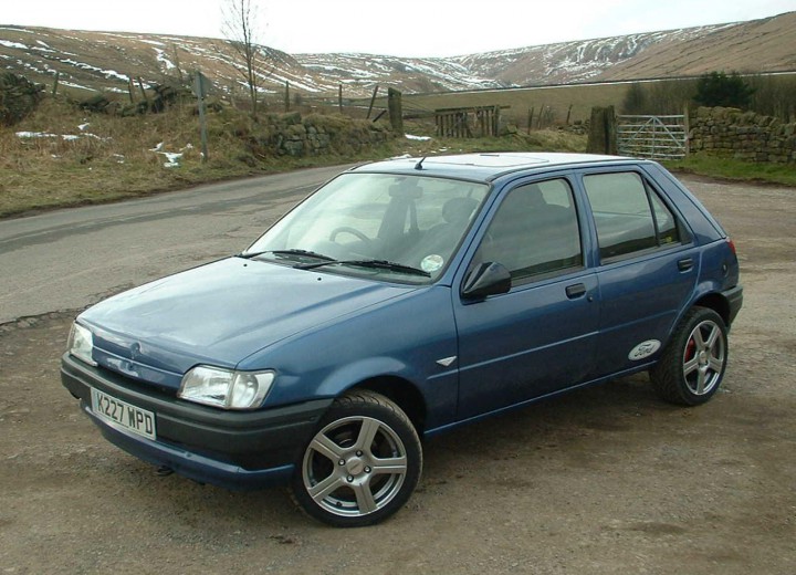 Technical specifications and characteristics for【Ford Fiesta III (Mk3)】 - picture 2