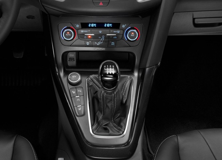 Technical specifications and characteristics for【Ford Focus III Restyling Turnier】 - picture 12