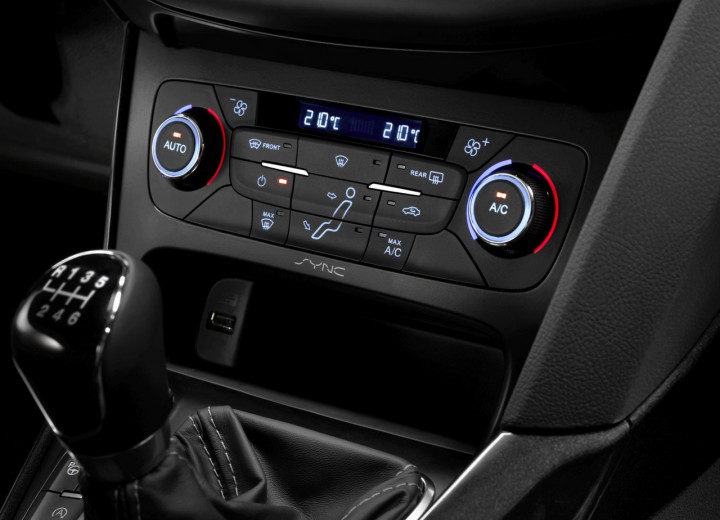 Caractéristiques techniques de Ford Focus III Hatchback Restyling - picture 8