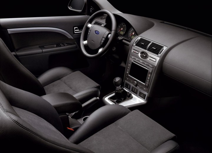 Caractéristiques techniques de Ford Mondeo III Hatchback - picture 5