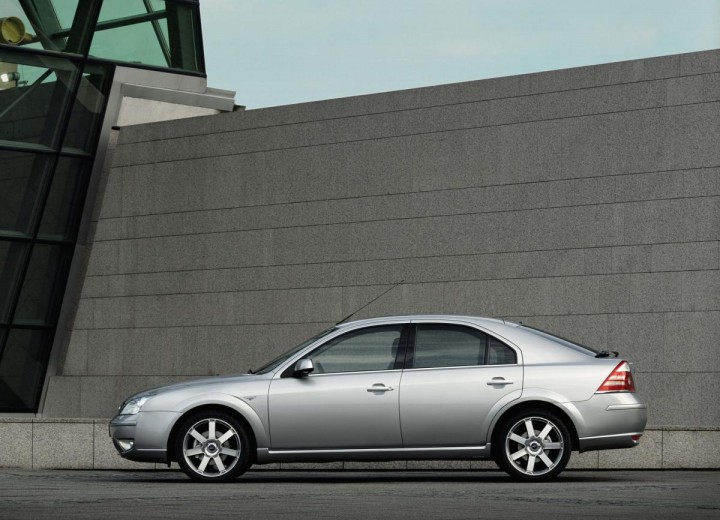 Caractéristiques techniques de Ford Mondeo III Hatchback - picture 2