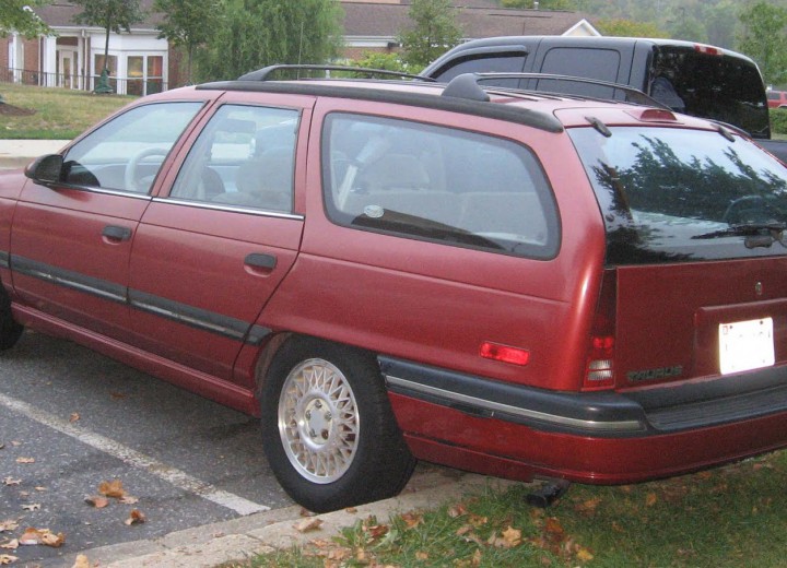 Technische Daten und Spezifikationen für Ford Taurus Station Wagon - picture 1