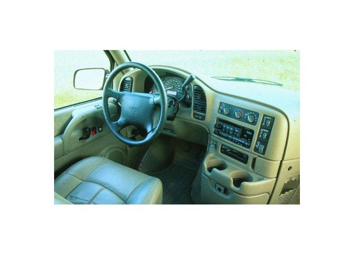 Technical specifications and characteristics for【GMC Safari Passenger】 - picture 2