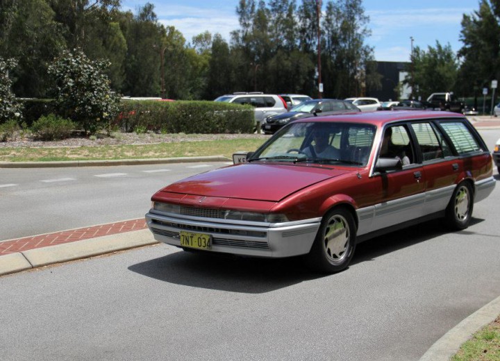 Технические характеристики о Holden Calais Wagon (VT) - picture 2