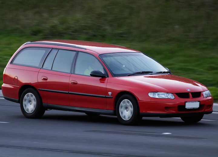 Технические характеристики о Holden Commodore Wagon (VT) - picture 1