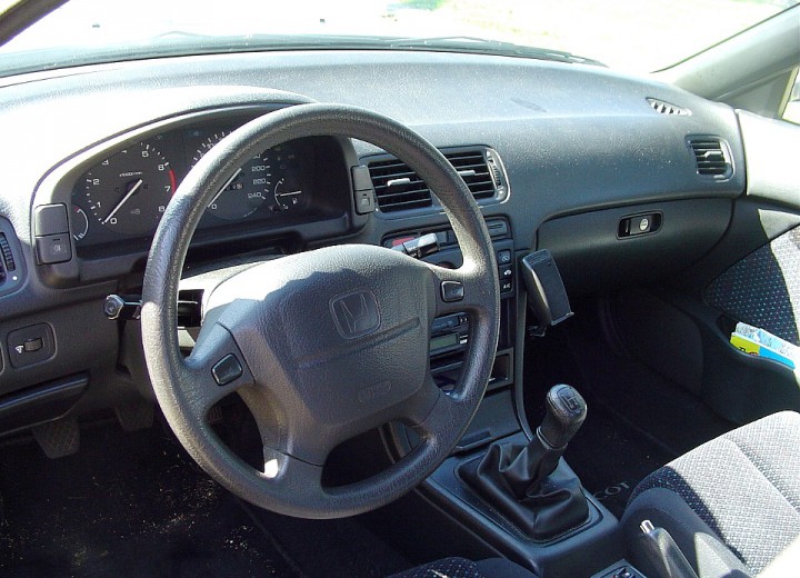 Technical specifications and characteristics for【Honda Accord V (CC7)】 - picture 4