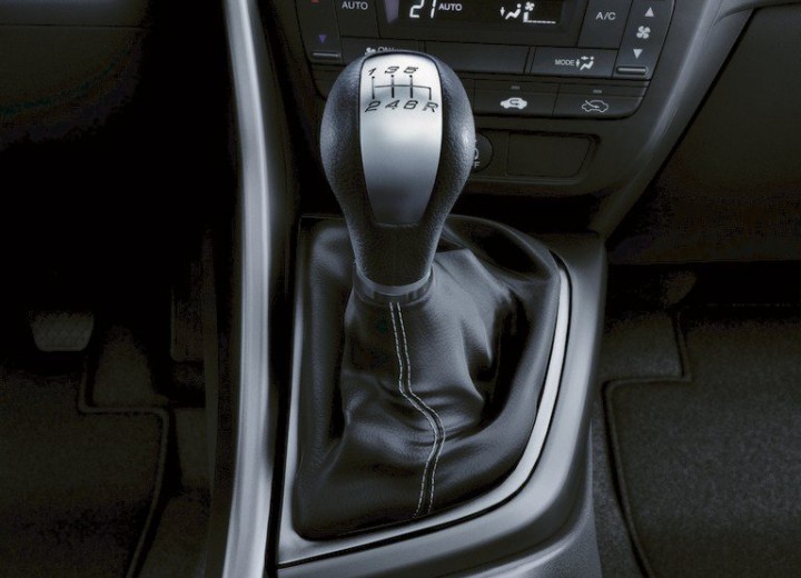 Caractéristiques techniques de Honda Civic IX - picture 19