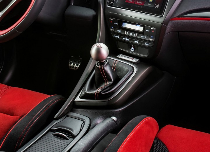 Технически характеристики за Honda Civic Type-R IX - picture 10