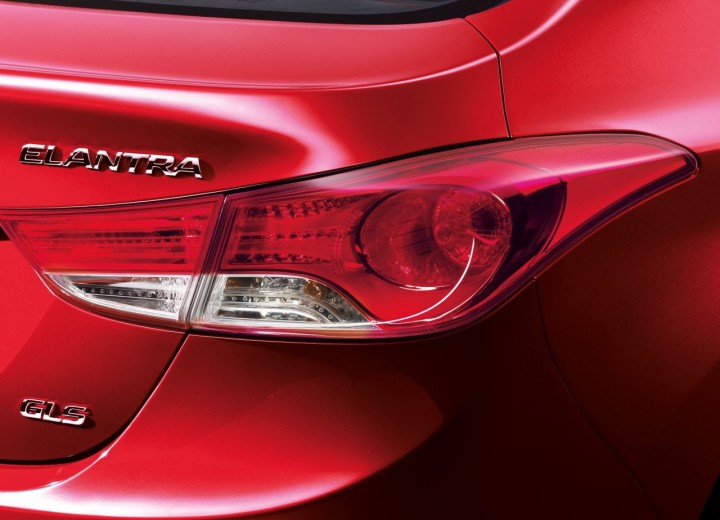 Especificaciones técnicas de Hyundai Elantra V - picture 14