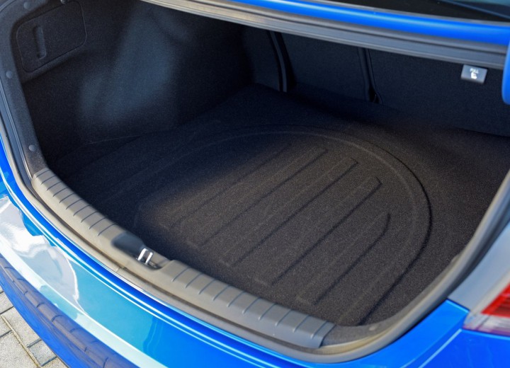 Technical specifications and characteristics for【Hyundai Elantra VI】 - picture 18