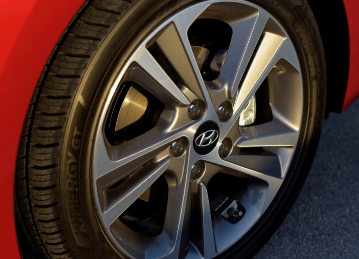 Technical specifications and characteristics for【Hyundai Elantra VI】 - picture 17