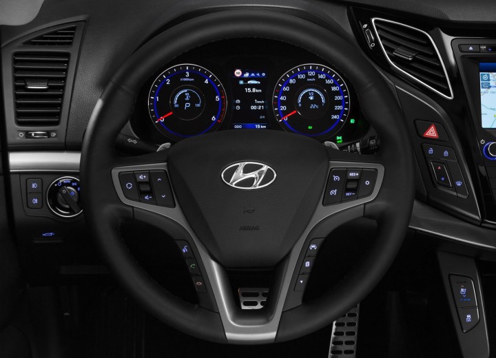 Technical specifications and characteristics for【Hyundai i40 I Restyling CW】 - picture 7