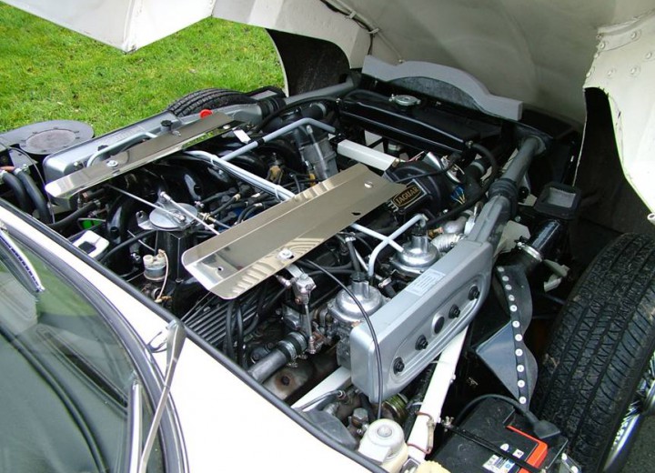 Technical specifications and characteristics for【Jaguar E-type 2+2】 - picture 3