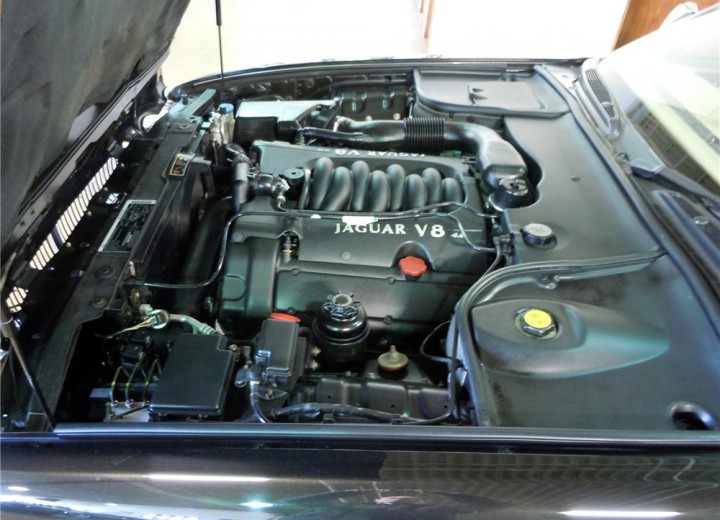 Technical specifications and characteristics for【Jaguar XJ (X308/NAW/NAB)】 - picture 6