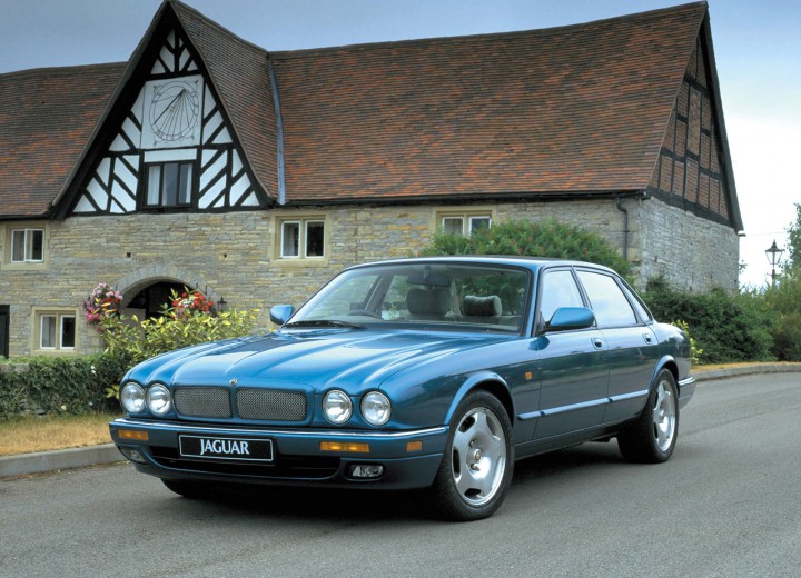 Технически характеристики за Jaguar XJR - picture 1