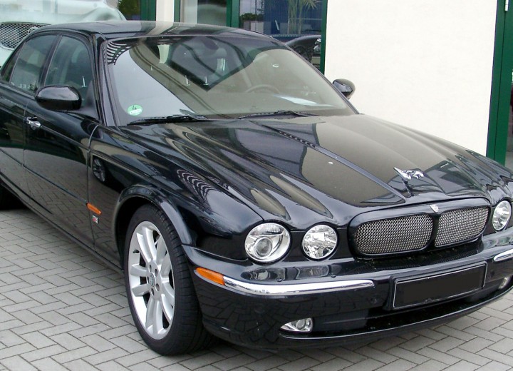 Технически характеристики за Jaguar XJR - picture 2