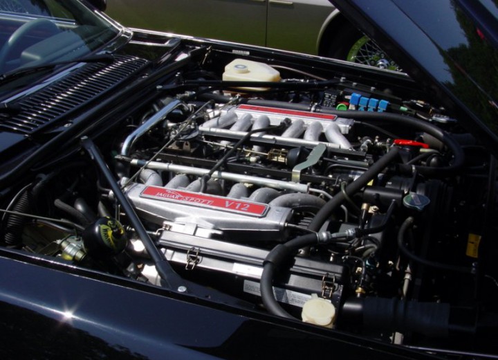 Технически характеристики за Jaguar XJR - picture 6