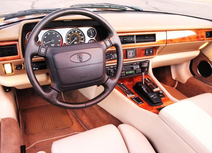 Технически характеристики за Jaguar XJS Convertible - picture 9